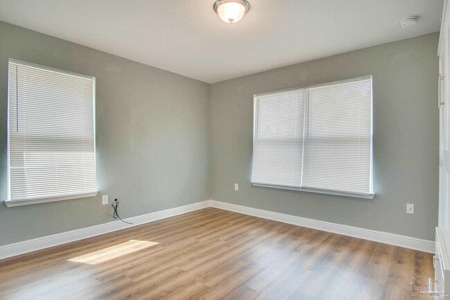 Building Photo - 3012 N 33rd Ave