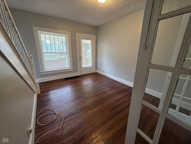 Building Photo - 117 S Heflin St