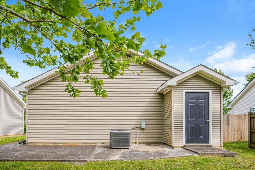 Building Photo - 1515 Rochester Dr