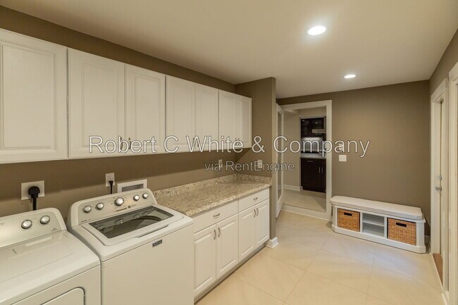 Building Photo - 16 Sunbrook Rd