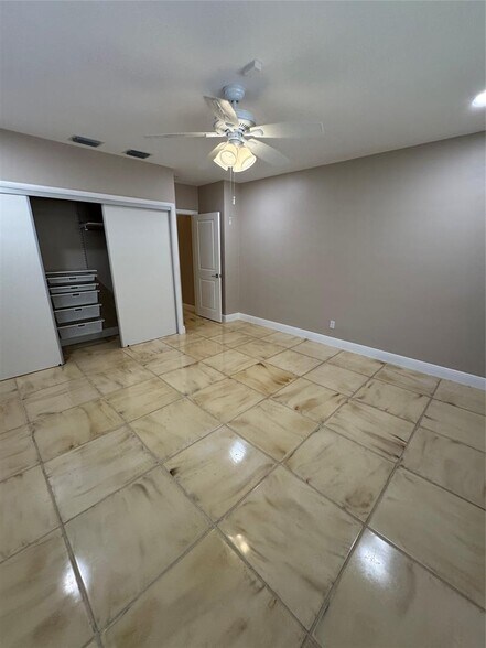 Building Photo - 5200 Riviera Dr
