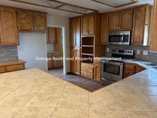 Building Photo - Available Soon!! Extra Big 5 Bedroom Country Home That You Have To See!!!