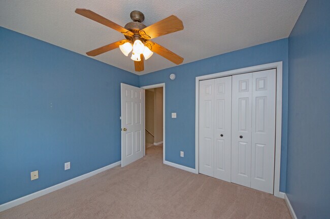 Building Photo - 1112 Huff Dr