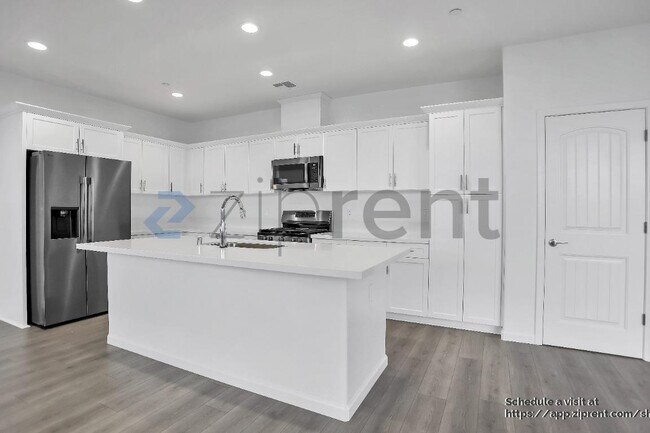 Building Photo - 1330 W Prescott Ave