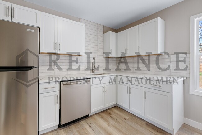 Building Photo - 1631 S Fern St