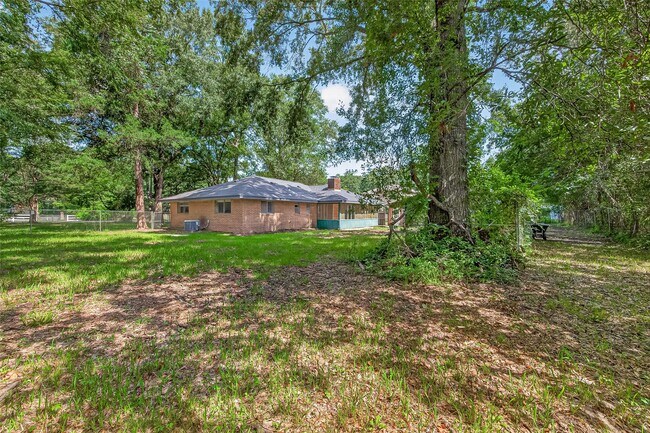 Building Photo - 611 Dogwood Trail