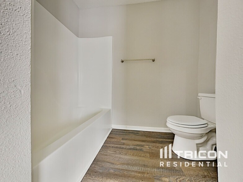 Building Photo - 4669 Driftwood Ln