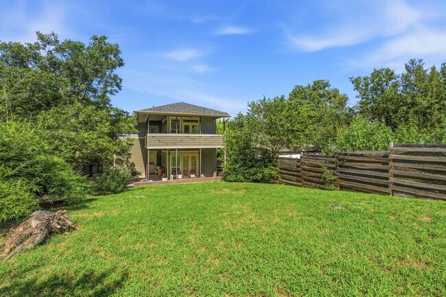 Building Photo - 1305 Cometa St