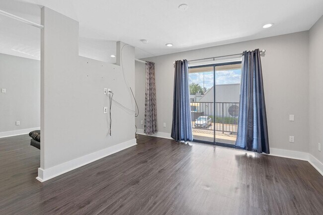 Building Photo - 935 La Posada Dr