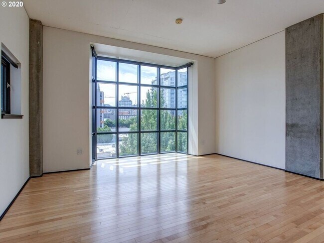 Building Photo - Elizabeth Tower Condo in the Pearl