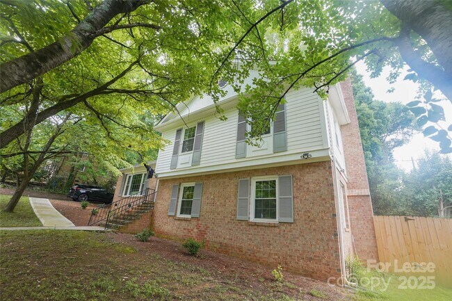 Building Photo - 3700 Riverbend Rd