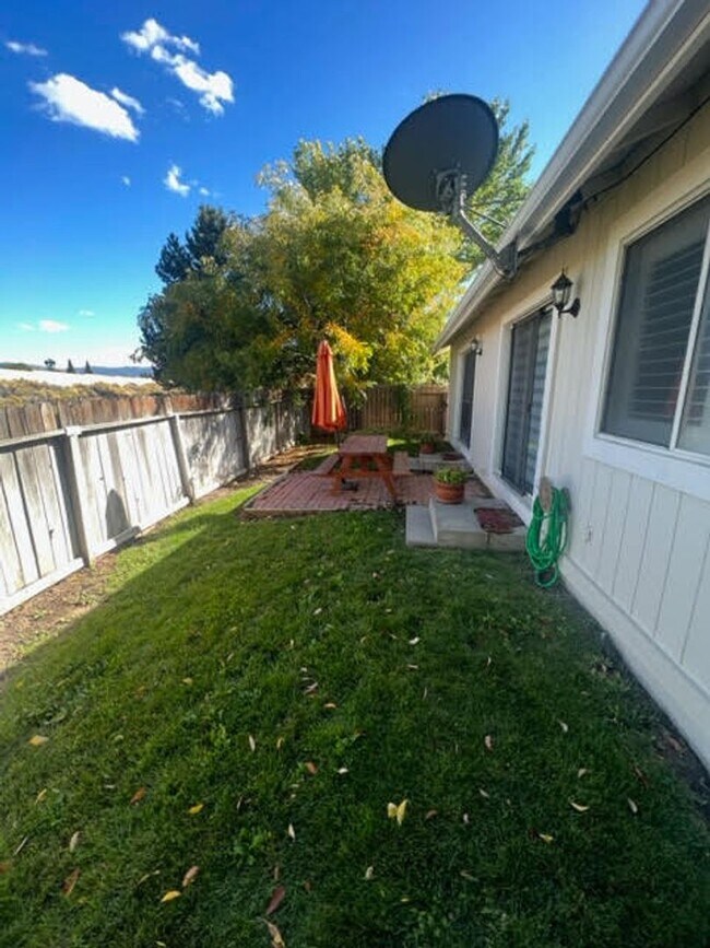 Building Photo - Clean Executive Rental Available Now