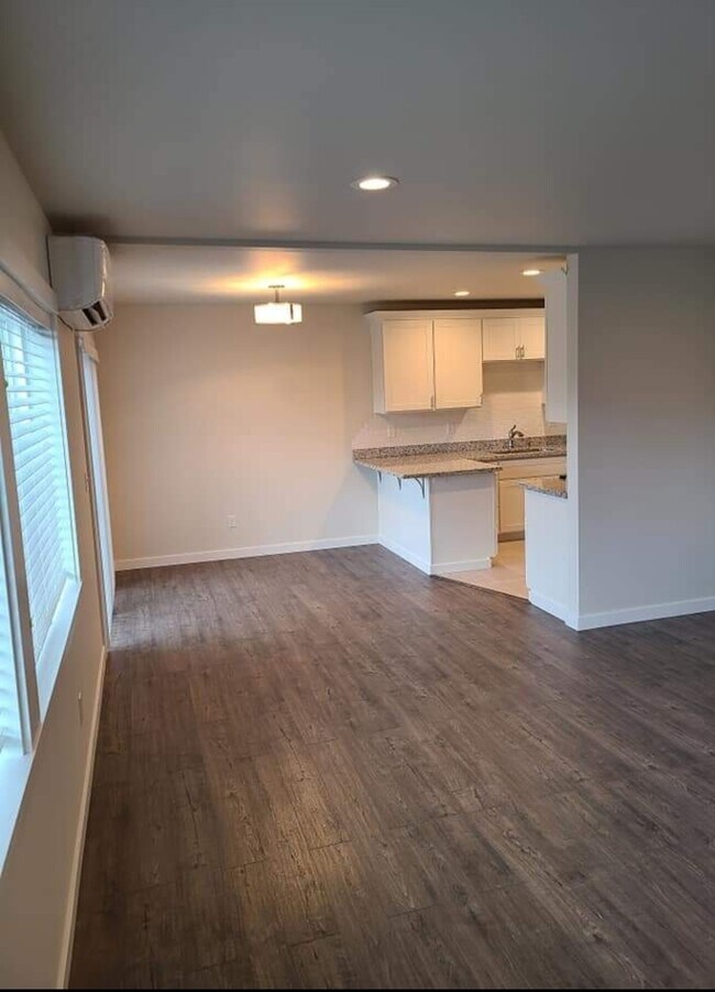 Open floor plan with view of dining space - 146 168th St E