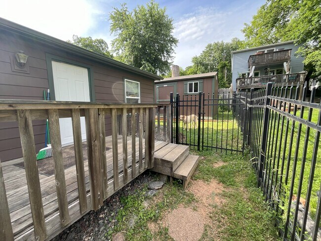 Building Photo - 3812 Park Ln
