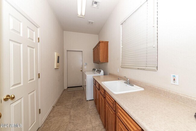 Building Photo - 11473 E Blanche Dr