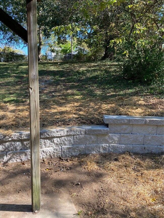 Building Photo - 2 bed/1 bath house for rent