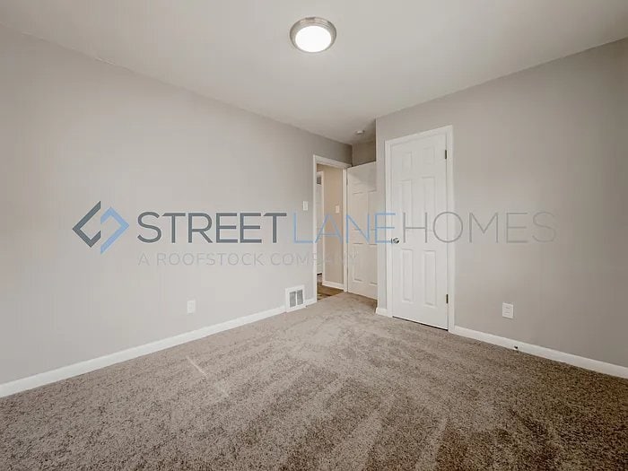 Building Photo - 1052 Renshaw Dr