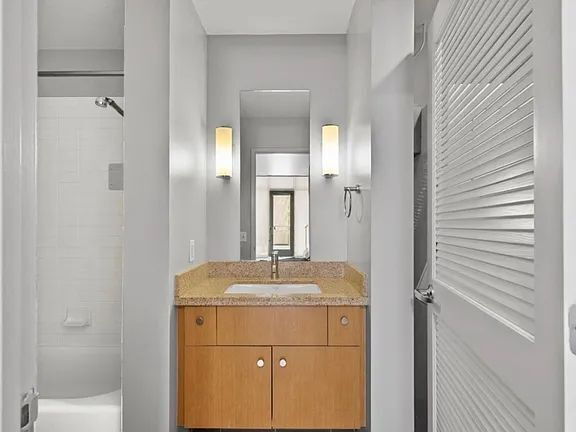 Building Photo - Spacious  contemporary, ultimate urban chic Loft  in the heart of downtown San Jose