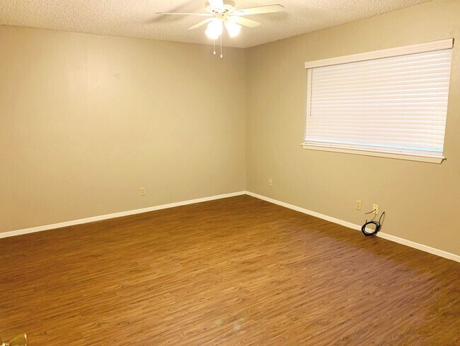 Building Photo - South Tyler! Lovely 3 Bedroom, 2 Bath Home...