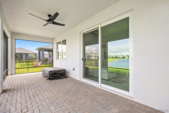 Building Photo - 10550 SW Orana Dr