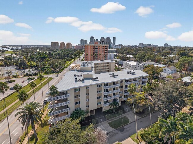 Building Photo - 1200 N Shore Dr NE