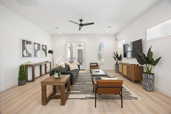 Building Photo - 1931 Johanna Dr