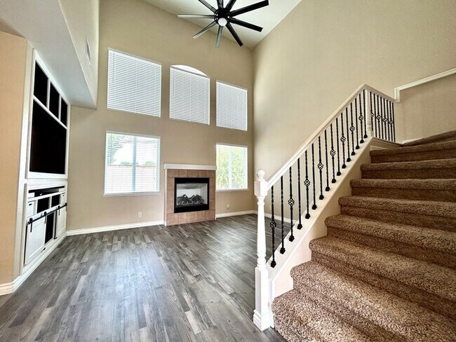 Building Photo - Gated Community! Beautiful 3bd/2.5bth in Folsom