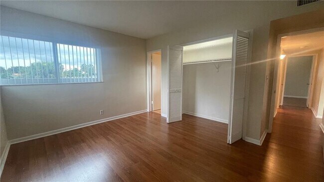 Building Photo - 1911 NE 28th Ct