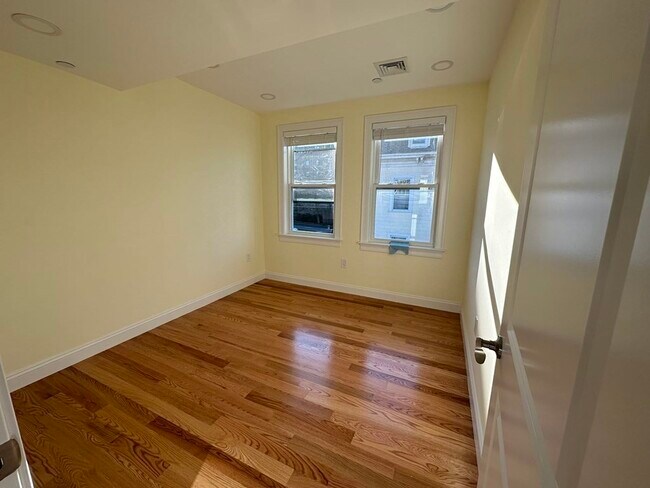 Building Photo - 60 Linden Ave