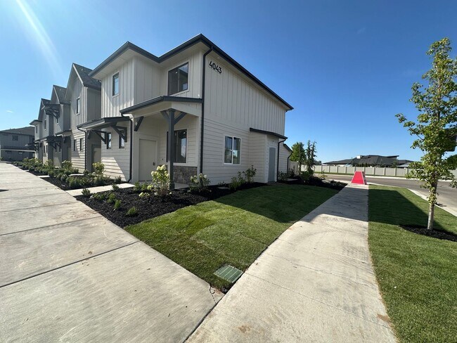 Building Photo - 4095 S Lone Pne Wy