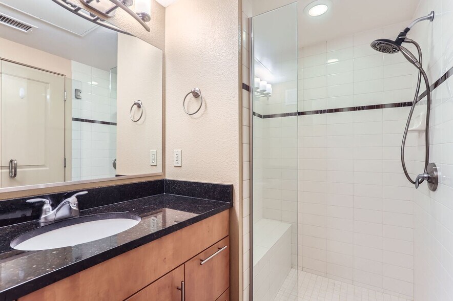 Building Photo - 4585 13th St