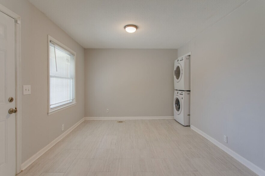 Building Photo - 637 Lischey Ave