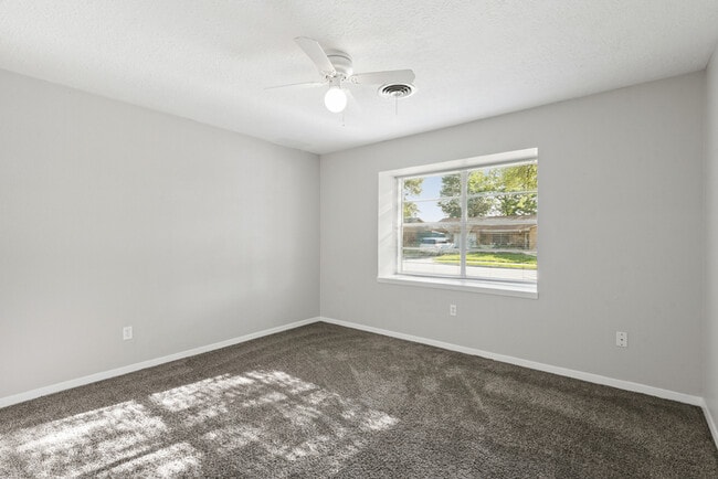 Building Photo - 1510 Narcille St