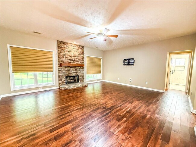 Building Photo - 2959 Belfaire Crest Ct