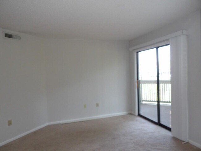 Building Photo - 4230 Pinehurst Cir
