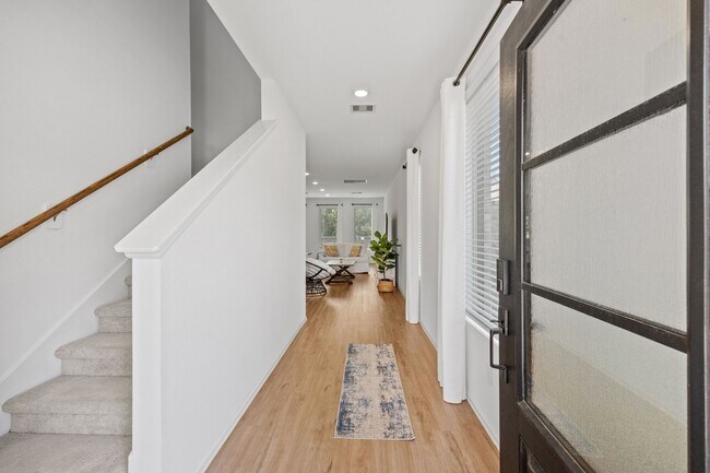 Building Photo - 2019 Iris Hls Ln