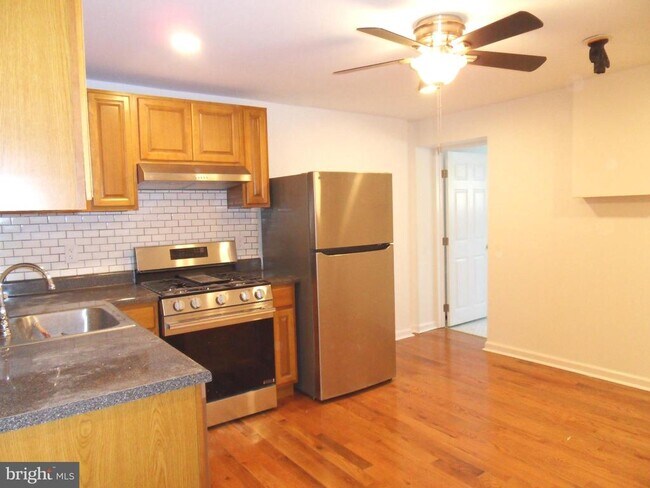 Building Photo - 160 Cotton St