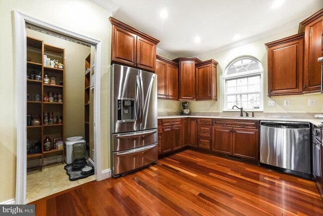 Building Photo - 24900 Fox Run Ln