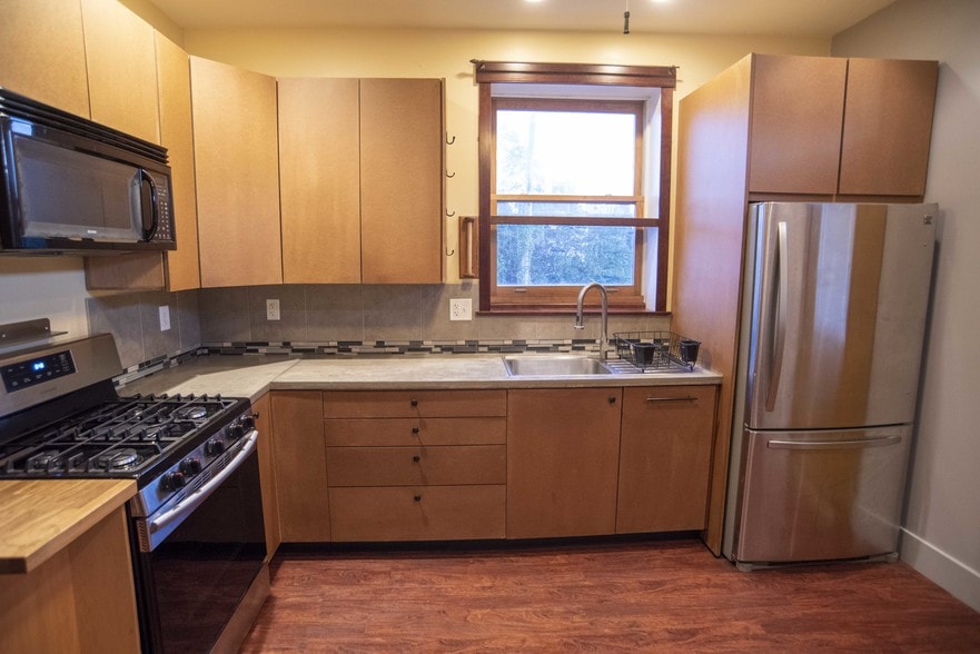 kitchen - 1003 Chestnut St