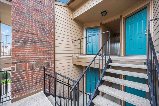 Building Photo - 2121 Hepburn St