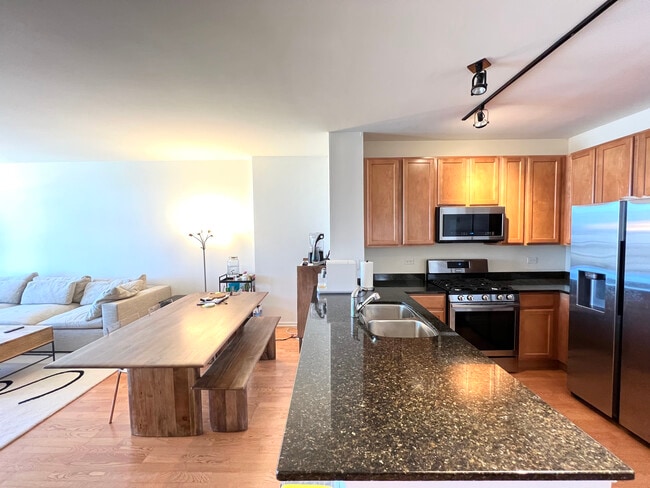 Building Photo - 210 S Desplaines St