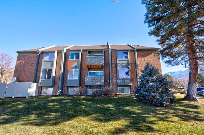 Building Photo - 1180 S Foothill Dr