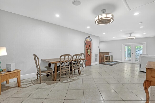 Building Photo - 10780 Anderson Ln