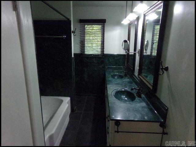 Building Photo - 4404 Greenway Dr