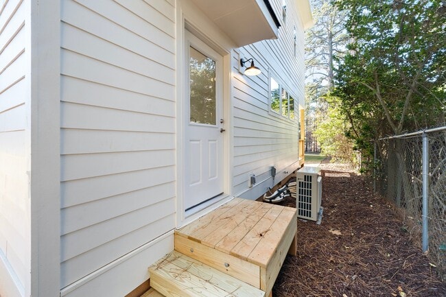 Building Photo - 3904.5 Avent Ferry Rd