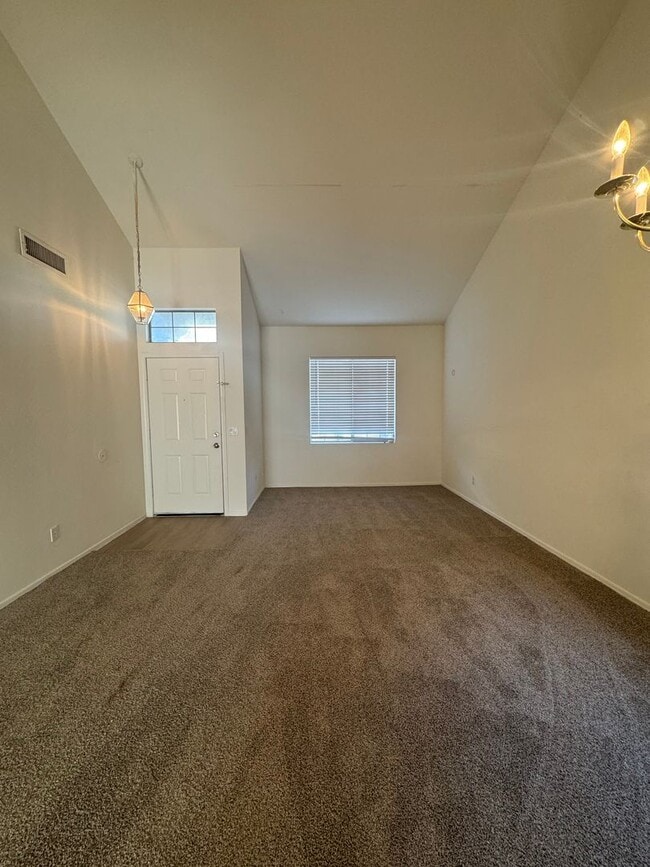 Building Photo - 4 BEDROOM IN PARK MEADOWS