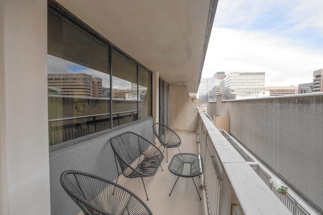 Building Photo - 320 23rd St S