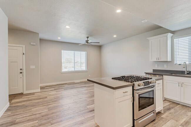 Building Photo - 808 S 1710 E