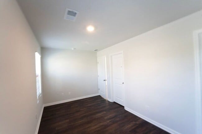 Building Photo - 8J Crabapple Cir