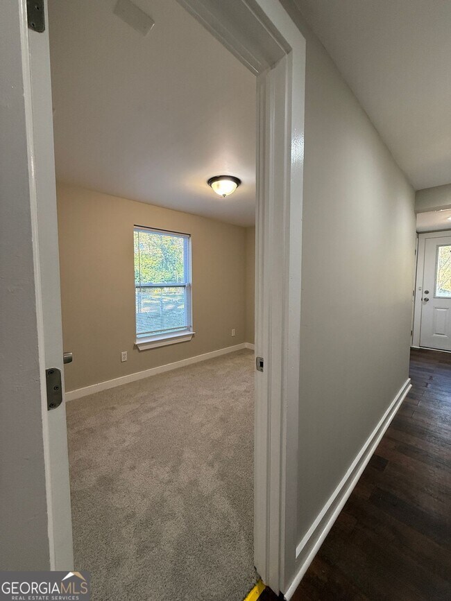 Building Photo - 221 Sheppard Pl